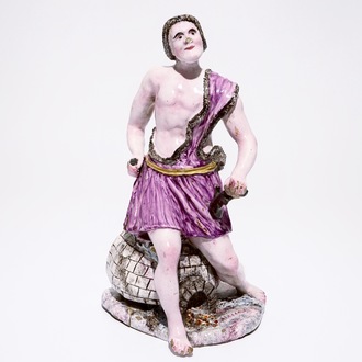 Een grote figuur in Frans aardewerk, zgn. faïence de l'Est, 18e eeuw
