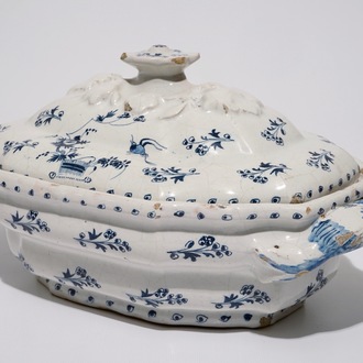 A blue and white Brussels faience “La Haie Fleurie” tureen and cover, 18th C.