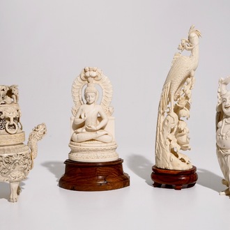 Quatre pièces en ivoire sculpté incl. un brûle-parfum et un modèle de Bouddha, Chine et Inde, fin du 19ème/début du 20ème