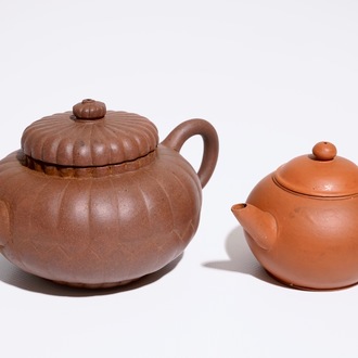 Two Chinese Yixing teapots and cover, 19/20th C.