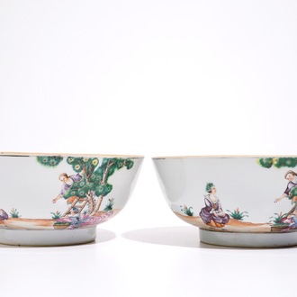 Une paire de bols en porcelaine de Chine famille rose à la cueillette des cerises, Qianlong