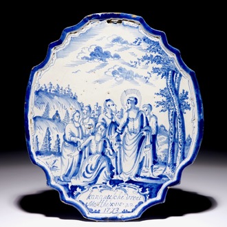 Une plaque en faïence de Delft bleu et blanc à décor religieux, 18ème