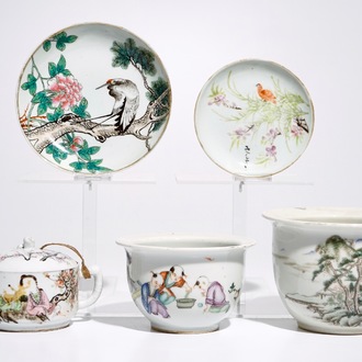 A varied lot of Chinese qianjiang cai porcelain, 19/20th C.