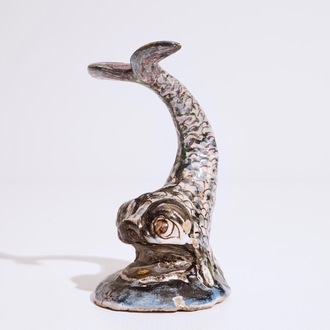 Een Delfts model van een walvis in blauw, mangaan en zwart, ca. 1700