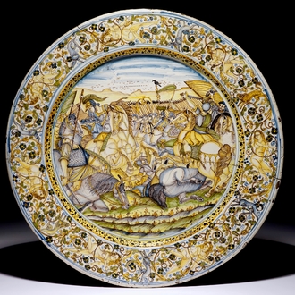 Een grote schotel in Italiaanse majolica, Castelli, atelier van Francesco Grue, 1e helft 17e eeuw