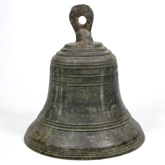 Une énorme cloche d'église en bronze, datée 1623 et avec une inscription, France