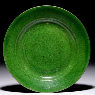 Une assiette verte monochrome en porcelaine de Chine, Kangxi