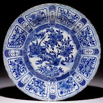 A massive Chinese blue and white kraak porcelain dish with a lion, Ming, Wanli