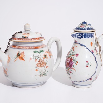 Une théière en porcelaine de Chine famille verte, Kangxi, et un pot à lait en famille rose, Qianlong
