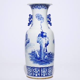 Een grote blauw-witte Chinese vaas met Liu Hai en de pad, 20e eeuw