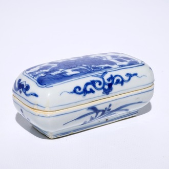 Une boîte couverte pour noix de bétel en porcelaine de Chine bleu et blanc, Ming, Wanli