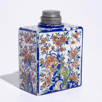 A rectangular Dutch Delft cashmire palette tea caddy with pewter lid, ca. 1700