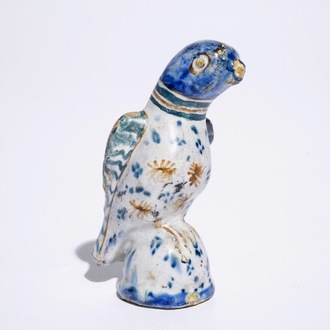 Un modèle d'un perroquet en faïence de Delft polychrome, 18ème