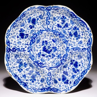 Une assiette à épices compartimentée en faïence de Delft bleu et blanc, début du 18ème