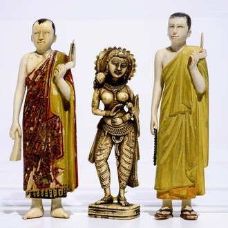 An Indian carved ivory figure of Parvati and two polychrome servant figures, 18/19th C.