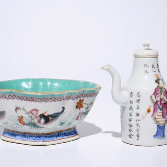 Une verseuse "Wu Shuang Pu" et un bol aux canards mandarins en porcelaine de Chine famille rose, 19ème