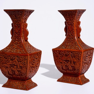 Une paire de vases en laque rouge sculptée, Chine, 19ème