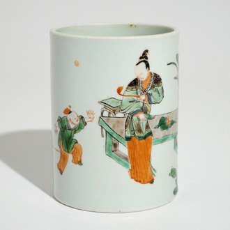 A Chinese famille verte brushpot in Kangxi style, 19/20th C.