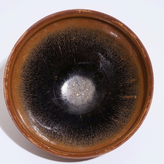 Un bol à thé Jian de type "fourrure de lièvre" en noir et brun, Chine, Song