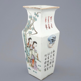 Un vase de forme carrée en porcelaine de Chine qianjiang, 19/20ème
