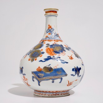 Een fraaie Chinese Imari-stijl flesvormige vaass, Kangxi