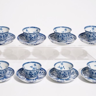Un ensemble de huit tasses et soucoupes en porcelaine de Chine bleu et blanc, 19ème
