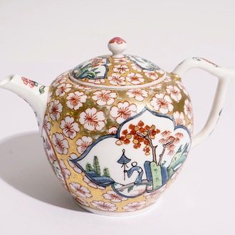 Een in Nederland beschilderde Meissen theepot met deksel, ca. 1720