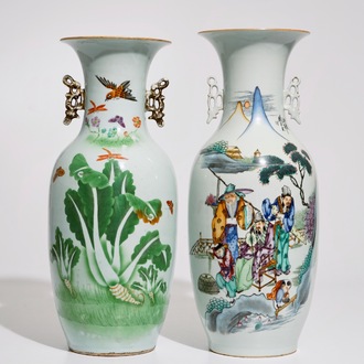 Deux vases en porcelaine de Chine famille rose à calligraphie, 19/20ème