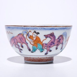 Un bol en porcelaine de Chine surdécoré de type Amsterdams bont, Kangxi