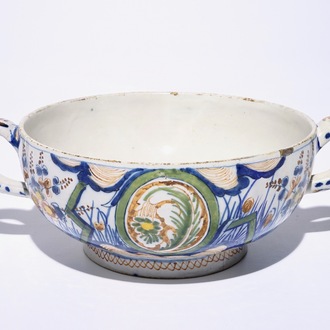 A polychrome Dutch Delft tureen with "Lightning" pattern, ca. 1700