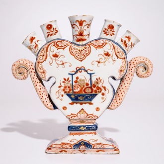 A Dutch Delft doré heart-shaped tulip vase, early 18th C.
