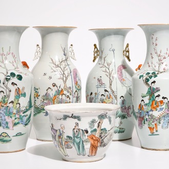 Quatre vases en porcelaine de Chine famille rose et un pot qianjiang cai, 19/20ème