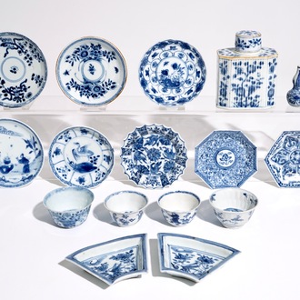 Un lot varié en porcelaine de Chine bleu et blanc, Kangxi/Qianlong