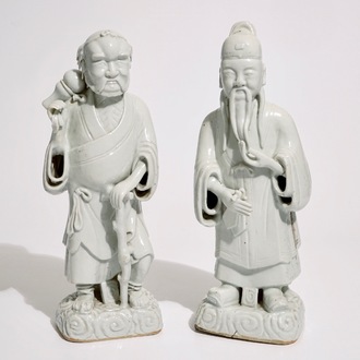 Een paar grote Chinese Dehua blanc de Chine figuren van onsterfelijken, 18/19e eeuw