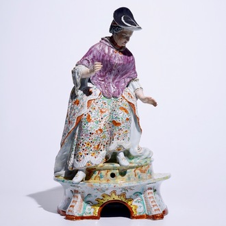 Une fontaine en faience de Delft polychrome petit feu en forme d'une femme, 18ème