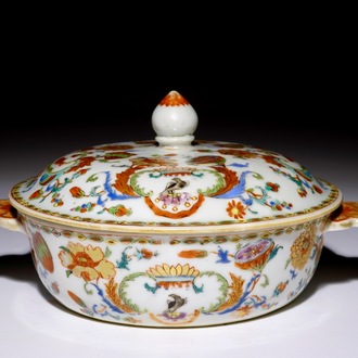 A Chinese export porcelain “Pompadour” two-handled porringer and cover, ca. 1745