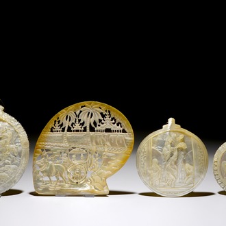Vier ajour bewerkte parelmoer schelpen, Bethlehem, Heilig Land, 19e eeuw