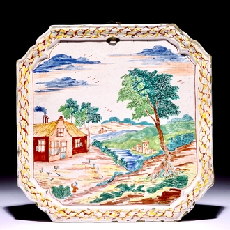 Een vierkante Delftse polychrome petit feu plaquette met landschapsdecor, 18e eeuw