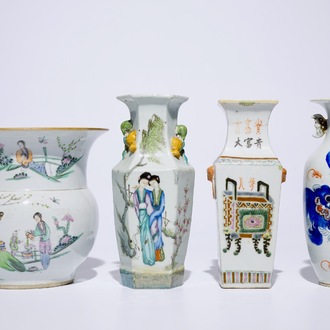 Quatre vases en porcelaine de Chine famille rose et polychrome, 19/20ème