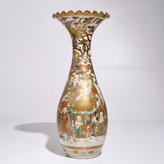 Un grand vase en porcelaine Satsuma à décor de Bouddha entouré des Arhats, Edo/Meiji, 19ème