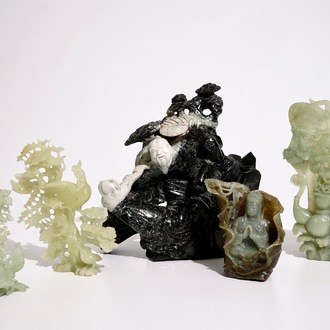 Cinq groupes en jadéite sculptée, Chine, 20ème