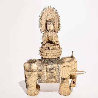 Een grote Chinese ivoren figuur van Boeddha op een olifant, eind 19e eeuw