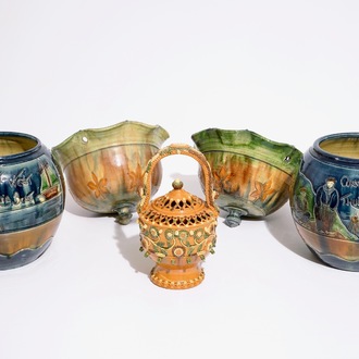 Une paire de jardinières, une paire de lampes à suspendre et une corbeille en poterie flamande, 20ème