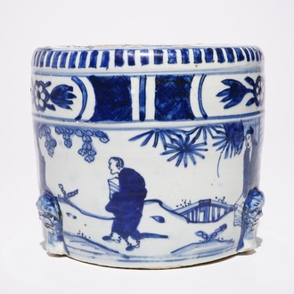 Un brûle-parfum cylindrique en porcelaine de Chine bleu et blanc, Ming, Wanli