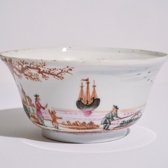 Un bol en porcelaine de Chine famille rose à décor d'une scène de port, Qianlong