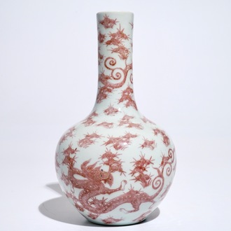 A Chinese underglaze red bottle-shaped dragon vase, 19/20th C.