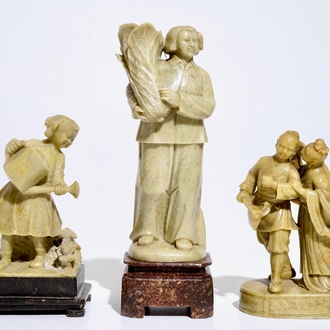 Trois figures en pierre de savon sculptée, Chine, époque Révolution Culturelle, 3ème quart du 20ème