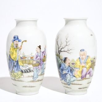 Twee Chinese polychrome vaasjes, Qianlong merk, 20e eeuw