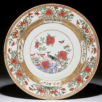 Un plat en porcelaine de Chine famille rose à décor d'un faisan, Yongzheng