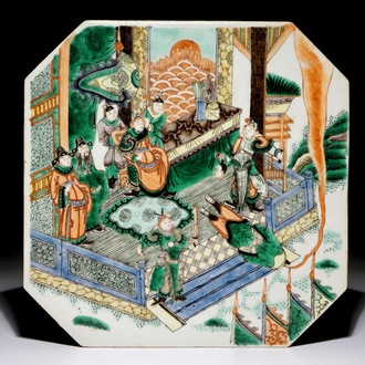 Une plaque octagonale en porcelaine de Chine famille verte, 19ème